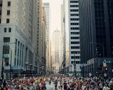 Chicago Marathon runners filling a downtown street